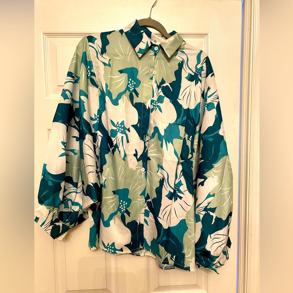 Floral balloon sleeved tropical blouse size L. Never worn